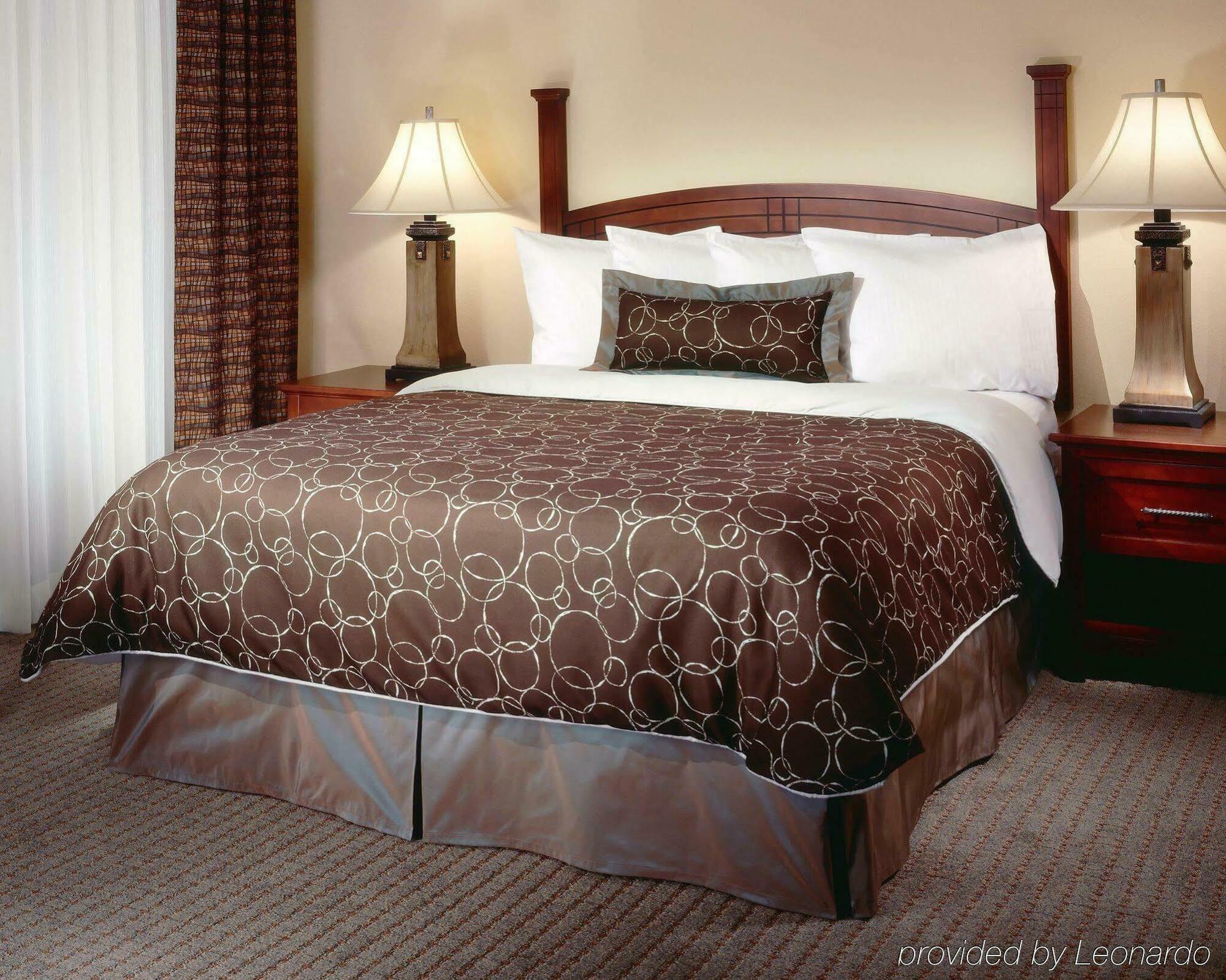 Staybridge Suites Rockford By Ihg Quarto foto